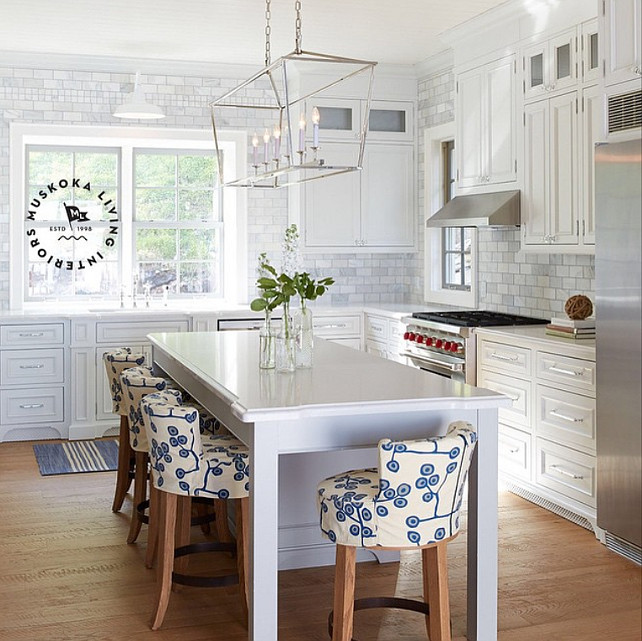 Kitchen. New kitchen design by Muskoka Living Interiors. Simple and perfectly coastal kitchen. #muskokalivingprojects #muskokalivinginteriors #lakehouse #muskoka #kitchendesign #kitchen #coastalkitchen #newKitchenDesign 