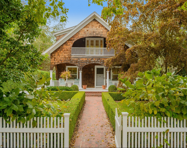 Quintessential Southampton Cottage. This cottage in the Southampton is cute as a button, inside and out! #Cottage #Southampton