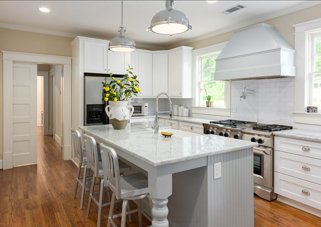 Kitchen Design Ideas. Great ideas for kitchen reno. I am loving the design in this avarage-sized kitchen. #KitchenDesign #Kitchen #KitchenIdeas