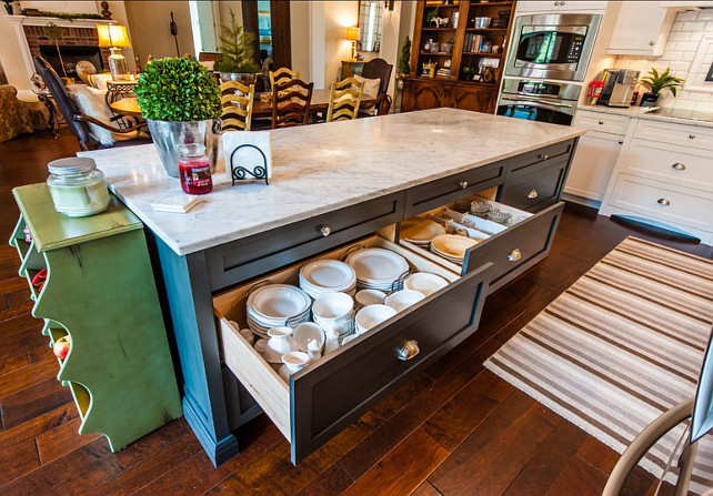 Kitchen Storage Ideas. These drawers make it easier to store plates and such. Great kitchen storage idea! #Kitchen #Storage 