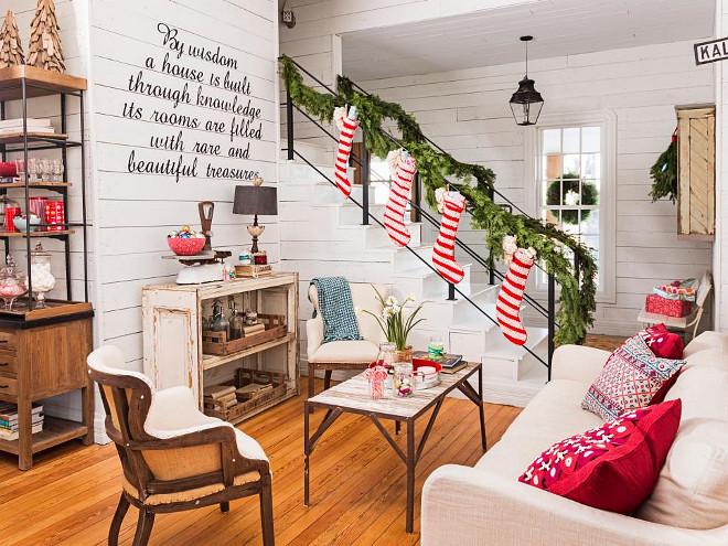 Christmas Cottage. Christmas Cottage Living Room. Christmas Cottage Living Room Decor. Christmas Cottage Living Room Ideas. #Christmas #Cottage #LivingRoom HGTV