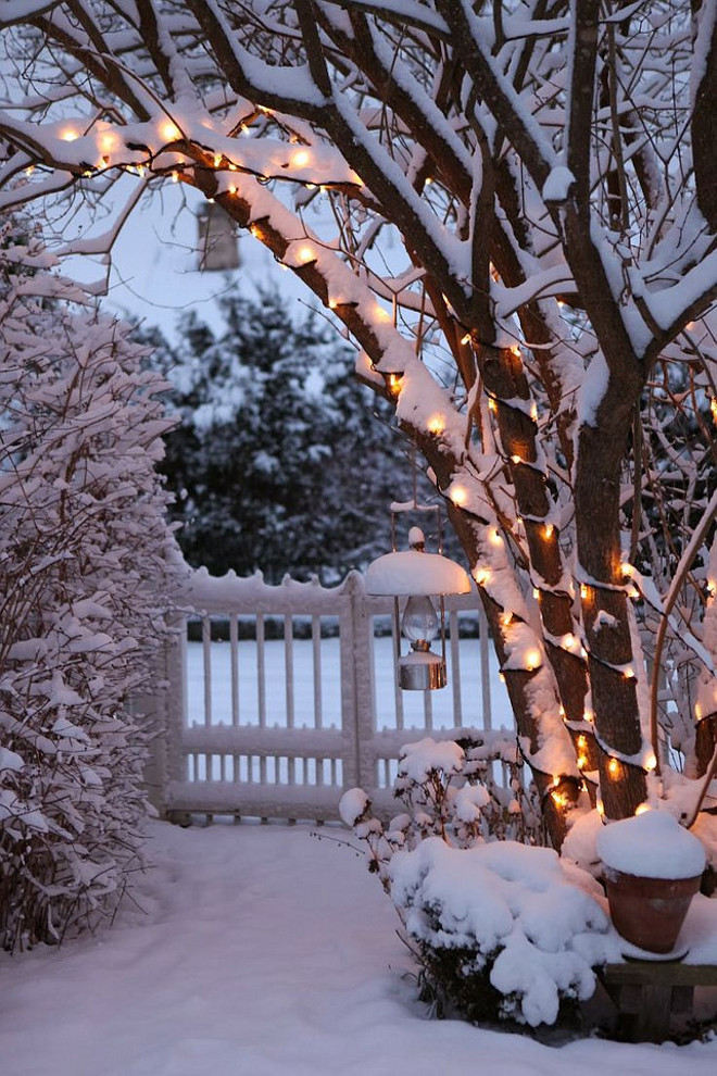 Christmas Decor. Outdoor Christmas Decor. #ChristmasDecor #OutdoorChristmasDecor Via Lilla Villa Vita.