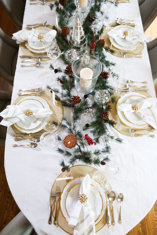 Christmas Dinner Table Setting. Christmas Dinner Table Setting Pictures. Step-by-step Christmas Dinner Table Setting. #ChristmasDinner #TableSetting Fashionable Hostess.
