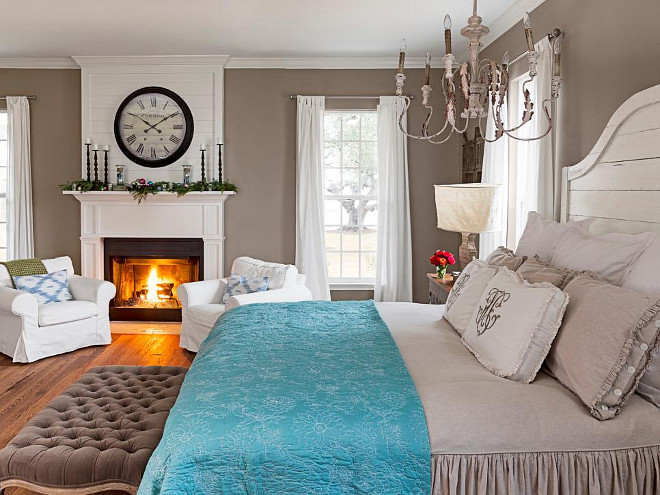 Christmas Master Bedroom. Master Bedroom Christmas. Master Bedroom Christmas Decor. Master Bedroom Christmas Ideas. #MasterBedroom #Christmas HGTV