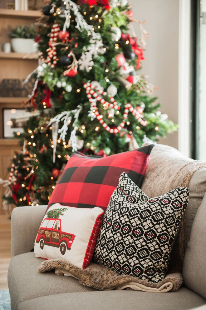 Christmas Pillows. Christmas Pillow Combo. Christmas Pillow Ideas. Decorating your living room with Christmas Pillows. #ChristmasPillows Gatehouse No.1.