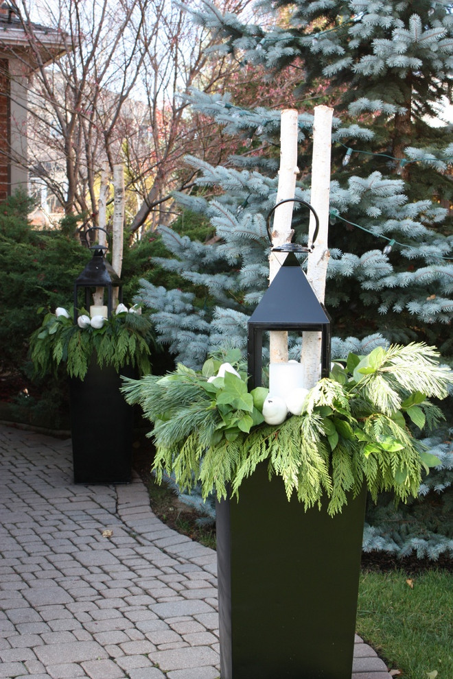 Easy Christmas Planter Ideas. I am doing this during this winter! Rivercroft Interiors