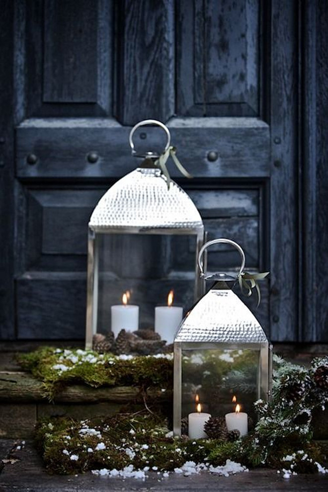 Front Door Christmas Lanten Decor Ideas. #Door #Lantern #Christmas Via Belgian Pearls.
