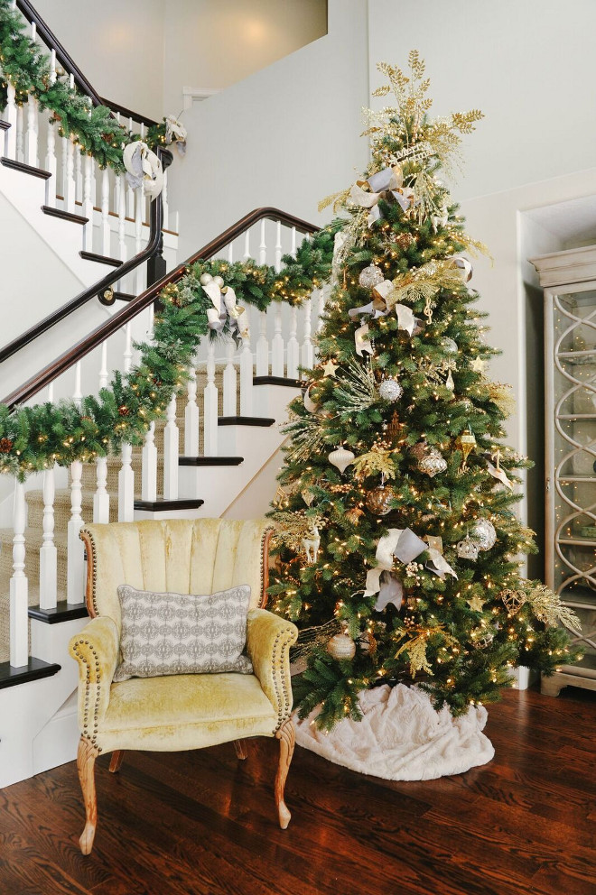 Gold and white Christmas Tree. Christmas Tree with gold and white decor. #ChristmasTree #GoldChristmas #WhiteChristmas #ChristmasDecor #Christmas Gatehouse No.1.