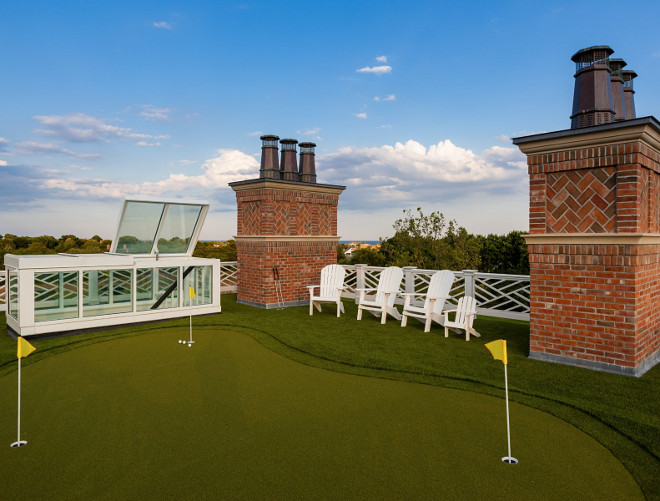 Rooftop putting green. Play golf on your rooftop with this luxurious pitting green. Hamptons house with rooftop putting green. #rooftop #puttinggreen Sotheby's Homes.