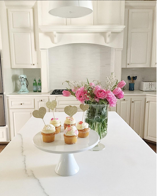 Kitchen painted in Benjamin Moore White Dove OC-17 with white marble countertop. Benjamin Moore White Dove OC-17 #BenjaminMooreWhiteDoveOC17 #WhiteKitchenBenjaminMooreWhiteDoveOC17 Fashionable Hostess.
