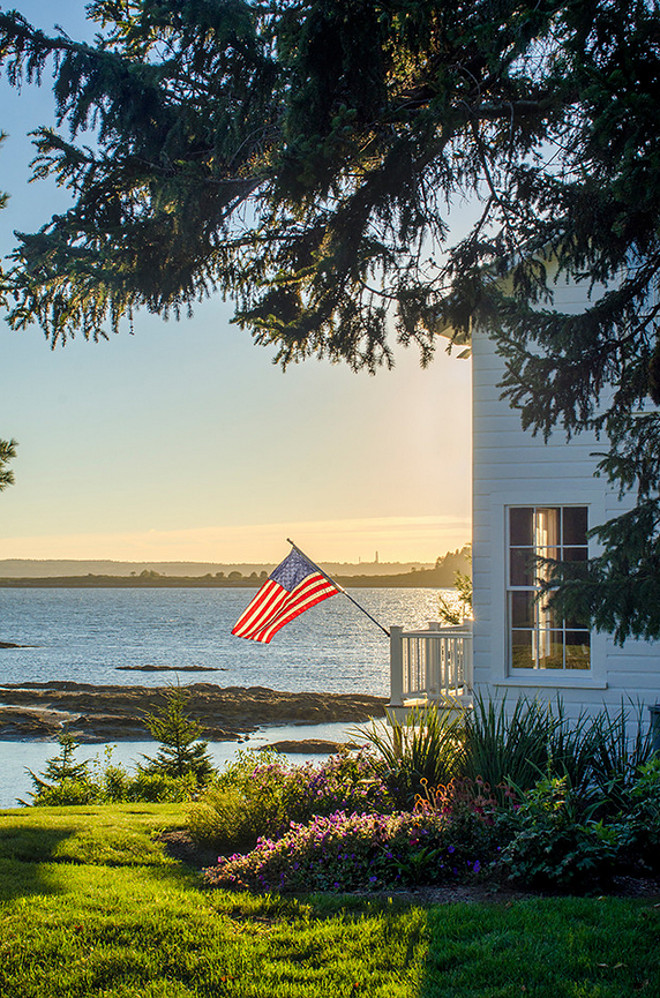 Maine beach house. Banks Design Associates, LTD & Simply Home #Maine #BeachHouse