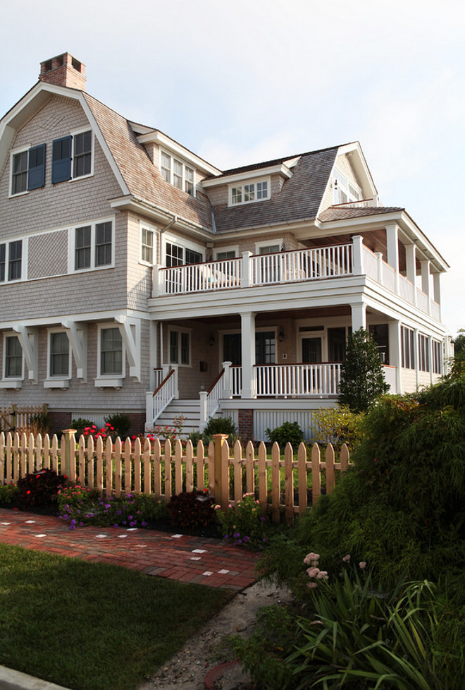 Shingle beach house with picket fence. #Shingle home #PicketFence Asher Associates Architects