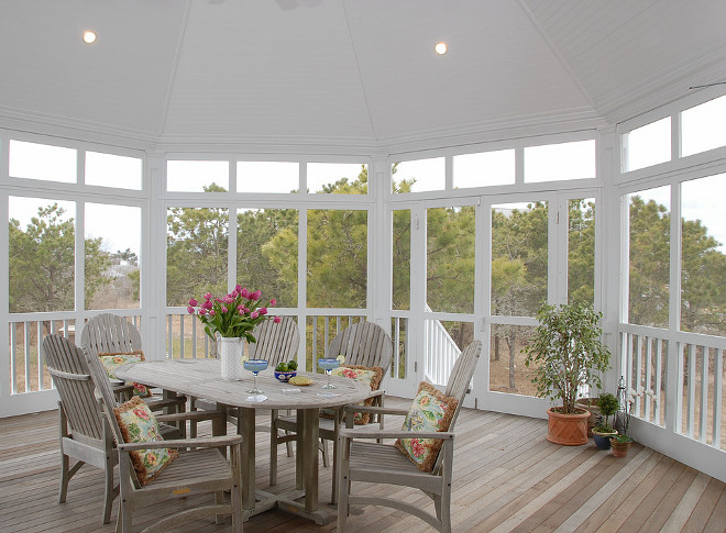 Screened in porch. Screened in porch paint color. Screened in porch painted in white with teak furniture. Screened in porch ceiling. #Screenedinporch #Screenedinporchceiling #Screenedinporchpaintcolor #Screenedinporchideas #Screenedinporches Sullivan + Associates Architects