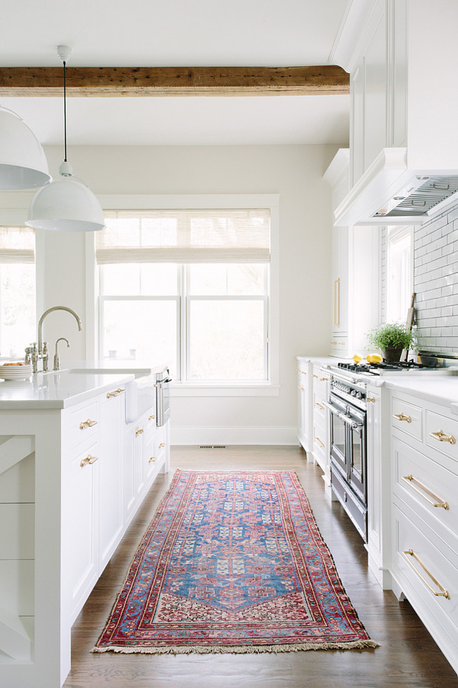 Brass Hardware. Crisp white kitchen with brass hardware from Rejuvenation. #Brass #kitchen #Hardware #brasshardware #rejuvenationhardware Kate Marker Interiors.