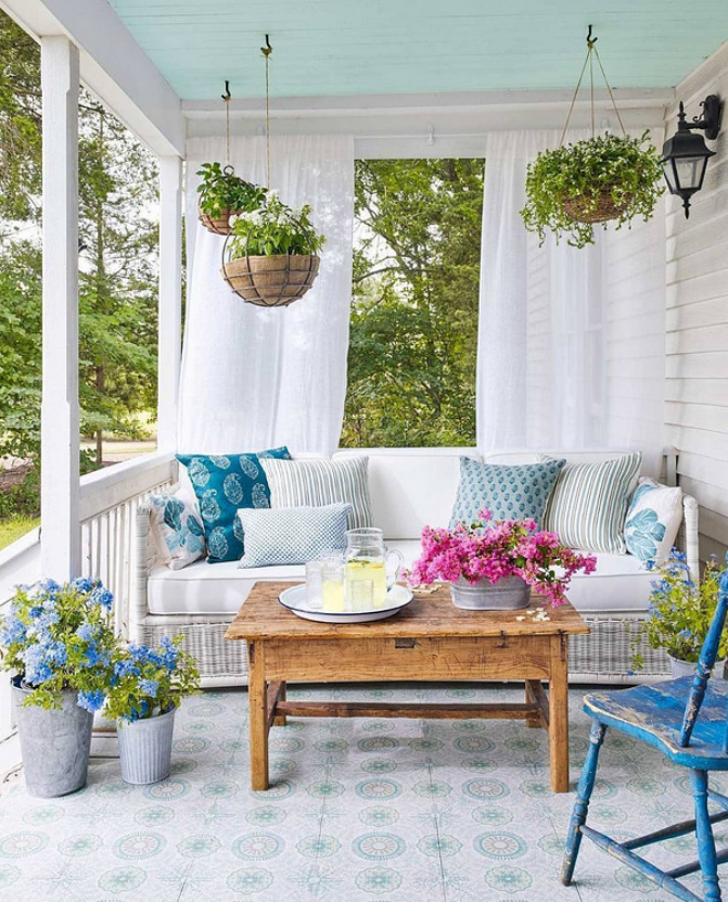 Porch Planters. Porch Planters and Baskets. Porch Planters and Flower Basket Ideas. #PorchPlanters #porch #planters #flowerbasket Annie Schlechter Photography.