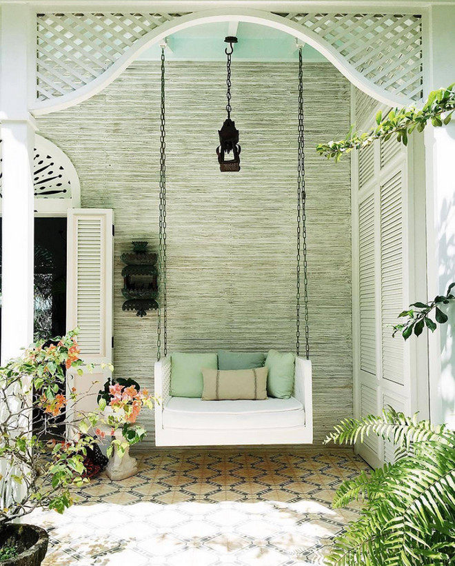 Swing. Porch Swing. Porch swing ideas. #Porch #swing #PorchSwing Kemble Interiors. Via COCOCOZY Instagram.