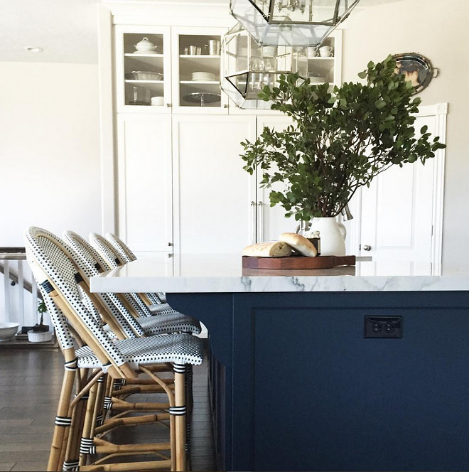 Benjamin Moore Hale Navy. Navy Island painted in Benjamin Moore Hale Navy. #Navyisland #navykitchenisland #kitchenisland #BenjaminMooreHaleNavy #BenjaminMoore #HaleNavy Alice Lane Home