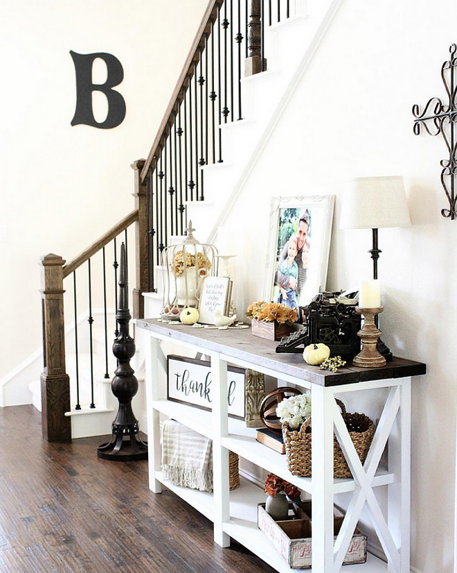 farmhouse-fall-foyer-rustic-pig-designs