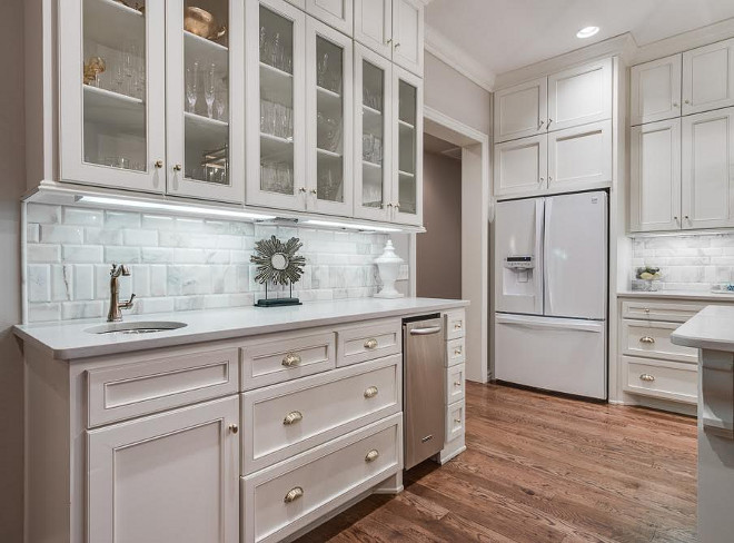 Kitchen wet bar with buffet style cabinet. The kitchen wet bar is conveniently located close to the dining area. kitchen-buffet-cabinet Kitchen wet bar with buffet style cabinet #Kitchen #wetbar #buffetstylecabinet Ivy House Interiors