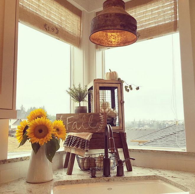 kitchen-fall-decor-yellowprairieinteriors-via-instagram