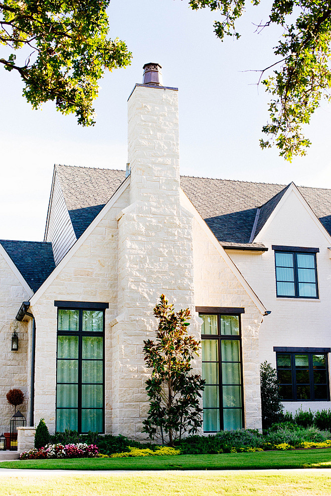 Exterior stone. The exterior stone is "Cottonwood". #Exteriorstone #exterior #stone #cottonwoodstone #cottonwood #stone Home Bunch's Beautiful Homes of Instagram curlsandcashmere