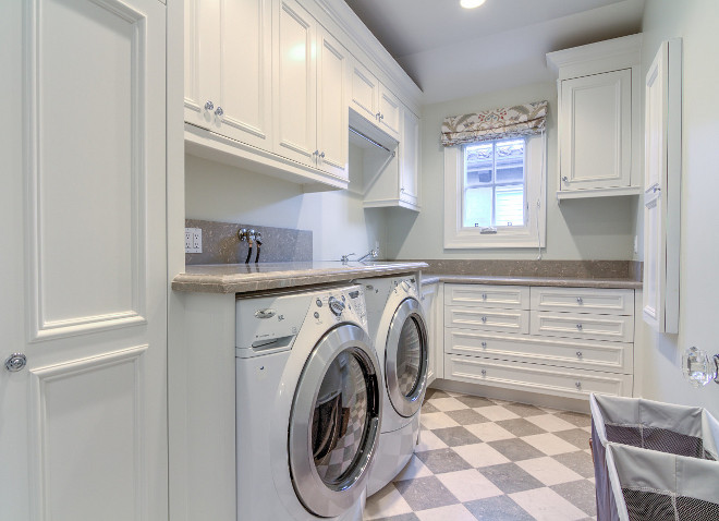 Traditional white laundry room. Traditional white laundry room cabinet. Traditional white laundry room cabinet layout. #Traditionalwhitelaundryroom #Traditionallaundryroom Matt Morris Development
