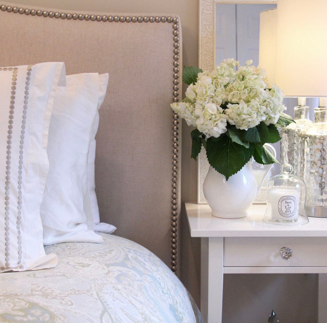 Nightstand Styling. Bedroom nightstand decor. Nightstand Styling ideas. Easy, simple and elegant Nightstand Styling. #NightstandStyling NightstandStylingIdeas #NightstandDecor #Bedroomdecor Home Bunch's Beautiful Homes of Instagram peonypartydesigns
