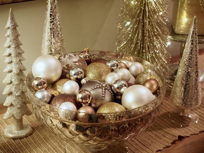 Christmas Ornaments in a Bowl. Foyer Christmas Ornaments in a Bowl. Christmas Ornaments in a Bowl Ideas #ChristmasOrnamentsinBowl #ChristmasOrnaments Kelly via @wowilovethat
