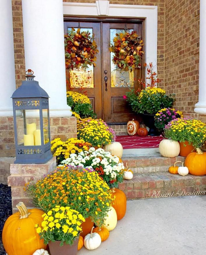 Fall exterior. Fall planters and pumpkins. fall-exterior Home Bunch Beautiful Homes of Instagram @blountdesigns