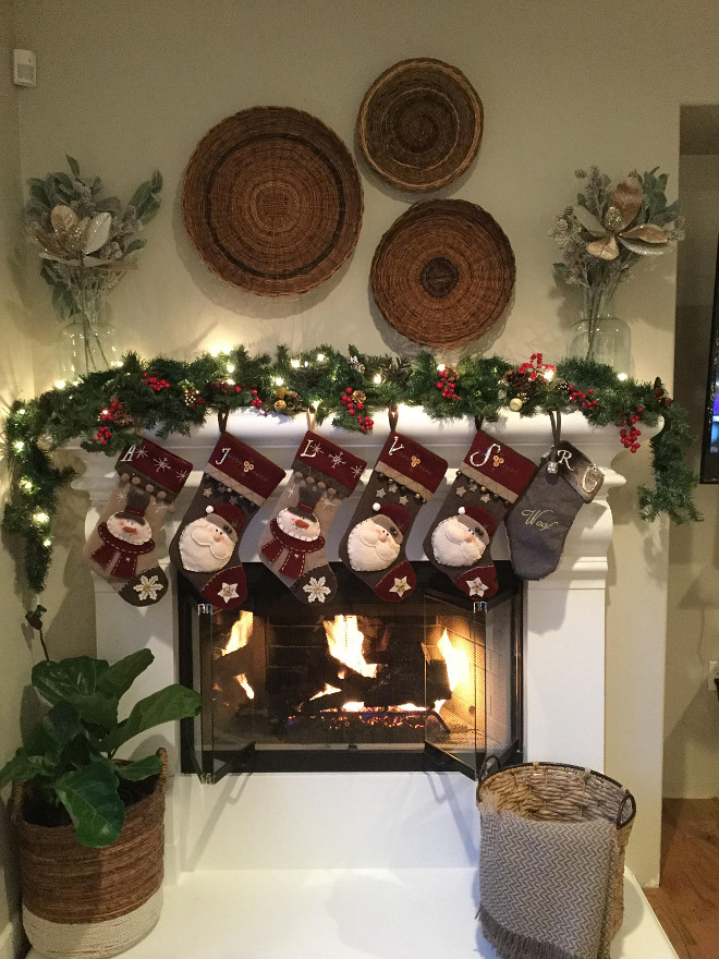 Farmhouse Christmas Mantel Decor. Farmhouse Christmas Mantel Decor Ideas. #FarmhouseChristmasMantelDecor Jordan from @i_heart_home_design via Instagram