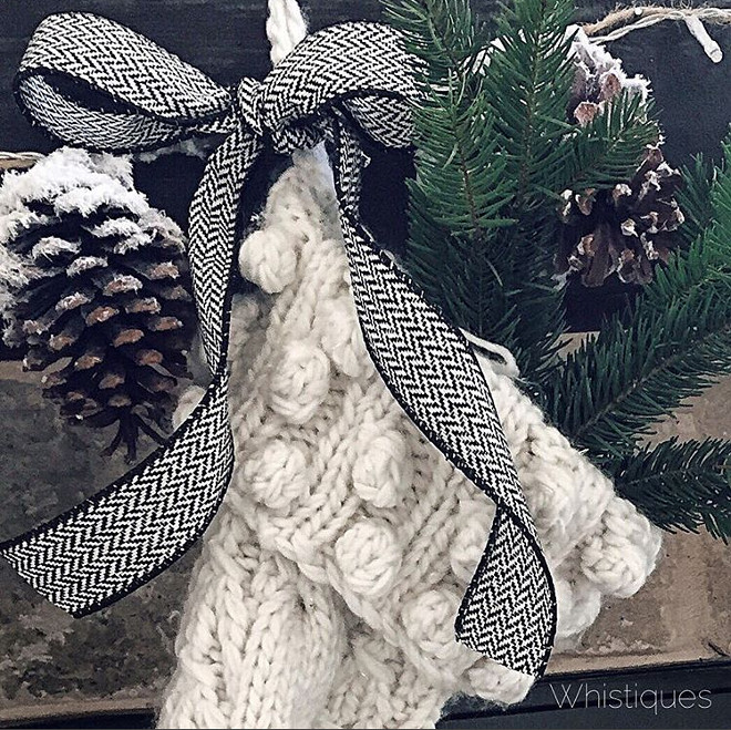 Herringbone Bowl on Crochet Christmas Stockings. Christmas Stockings with herringbone bowl. Herringbone Bowl on Crochet Christmas Stockings #HerringboneBowl #CrochetChristmasStockings Whistiques Design via Instagram @whistiques