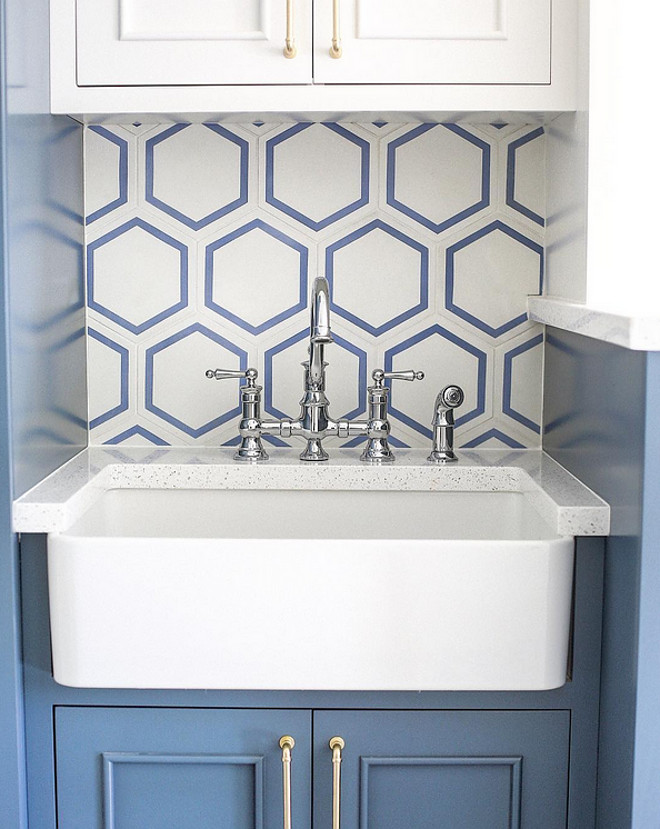 Two Toned Laundry Room. Two Toned Laundry Room with large hex tile. Two-toned laundry room in blue and white, large hex backsplash tile and quartz countertop. #TwoTonedLaundryRoom #TwoToned #LaundryRoom #TwoTonedcabinet #largehextile #hextile #hexbacksplash Builder Millhaven Homes. Interior Four Chairs Design