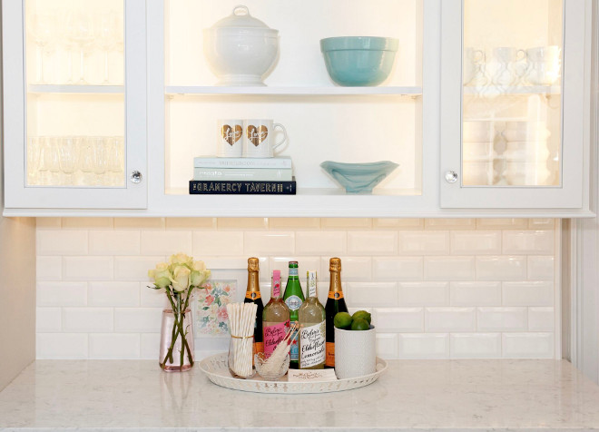 White wet bar. White wet bar cabinet, white tile backsplash and white marble looking quartz countertop. #Whitewetbar #wetbar Home Bunch's Beautiful Homes of Instagram peonypartydesigns