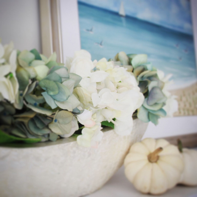 Mantel decor detail. #manteldecor Home Bunch's Beautiful Homes of Instagram peonypartydesigns