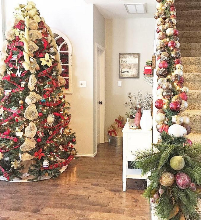 Christmas tree staircase Christmas decor. Christmas tree staircase Christmas decor #Christmastree #staircaseChristmasdecor Mary Beth via Instagram @houseofnichols.