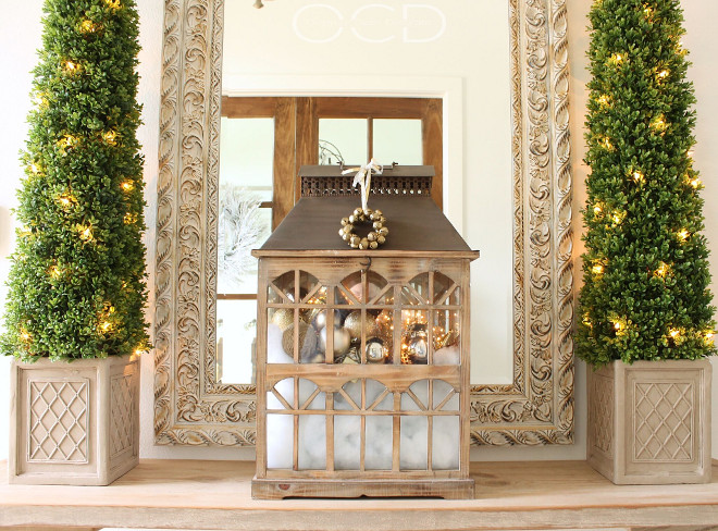 Foyer Christmas decor. Foyer Christmas decor ideas. Foyer Christmas. <Foyer Christmas decor> #FoyerChristmasdecor Beautiful Homes of Instagram organizecleandecorate
