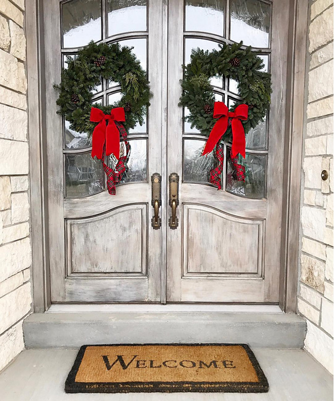 Front Door Christmas Wreath. Front Door Christmas Wreath Ideas. Classic Front Door Christmas Wreath. <Front Door Christmas Wreath> #FrontDoorChristmasWreath #FrontDoorChristmasWreathIdeas #FrontDoor #ChristmasWreath #ClassicChristmasWreath Pink Peonies