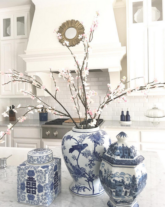 Kitchen Countertop with blue and white ginger jars. Nothing looks better in a marble countertop than blue and white ginger jars! Beautiful Homes of Instagram: classicstylehome