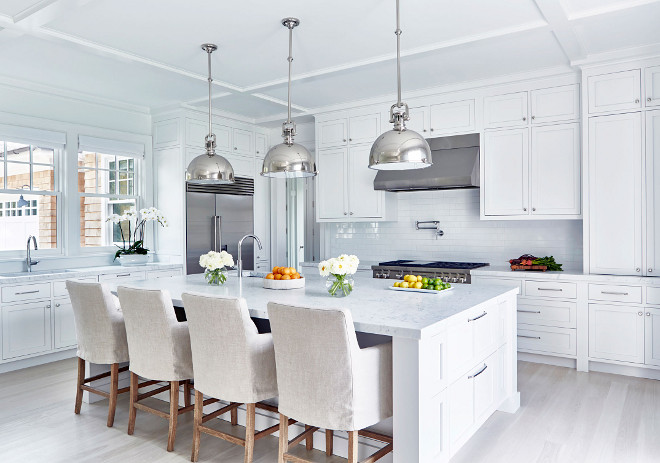 Kitchen with linen counterstools. Linen counterstools are from Restoration Hardware #Kitchen #linencounterstools #Linenstools #RestorationHardware Chango & Co.