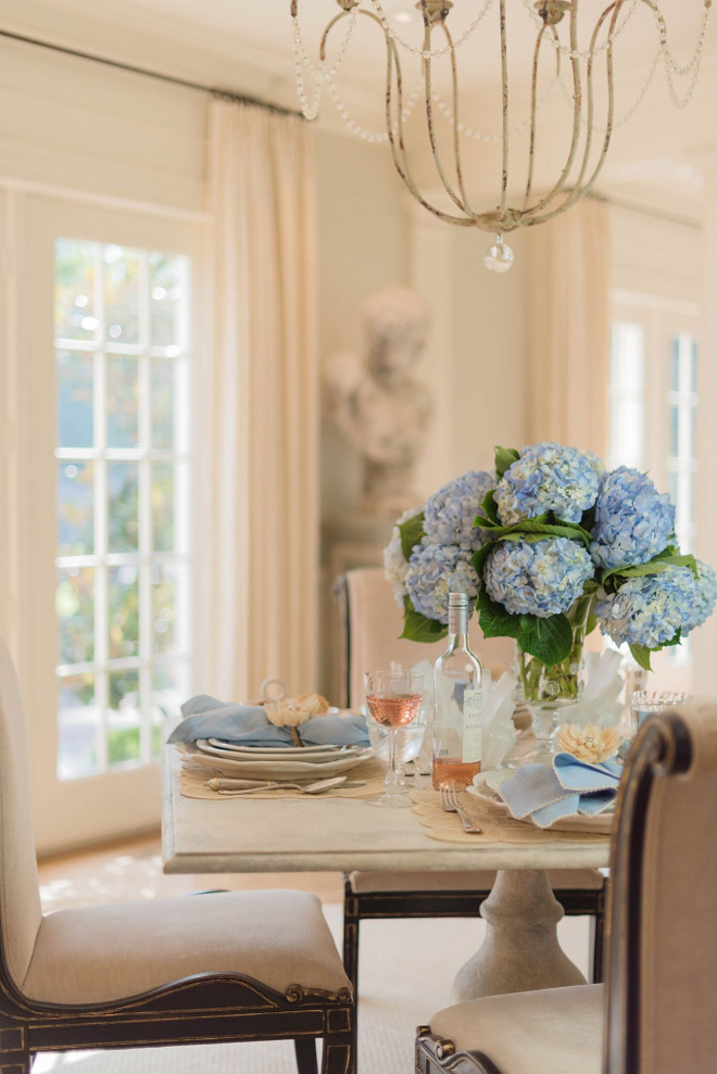 Blue Hydrangeas Table Centerpiece. Classic Blue Hydrangeas Table Centerpiece Ideas #BlueHydrangeaTableCenterpiece #BlueHydrangeas #TableCenterpiece Home Bunch's Beautiful Homes of Instagram @loveyourperch