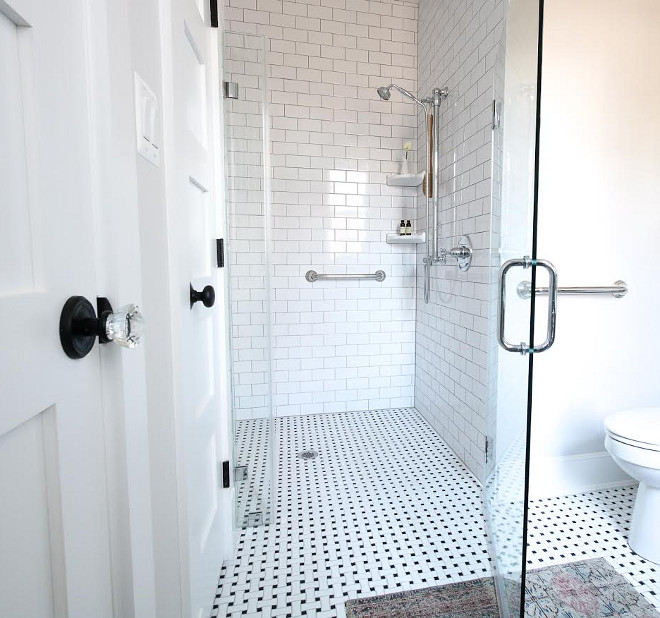 Curbless shower is wheelchair accessible and it also creates a seamless look #Curblessshower #wheelchairaccessibleshoweer Beautiful Homes of Instagram @greensprucedesigns