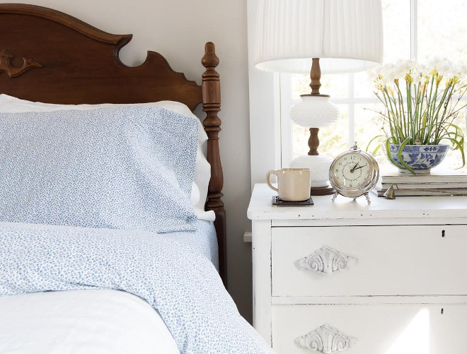Farmhouse bedroom with vintage nightstand. Dresser: Antique, I painted it w/ Annie Sloan Chalk Paint in Pure White. Farmhouse bedroom with vintage nightstand and headboard. Farmhouse bedroom with vintage nightstand #Farmhousebedroom #vintagenightstand Beautiful Homes of Instagram @greensprucedesigns
