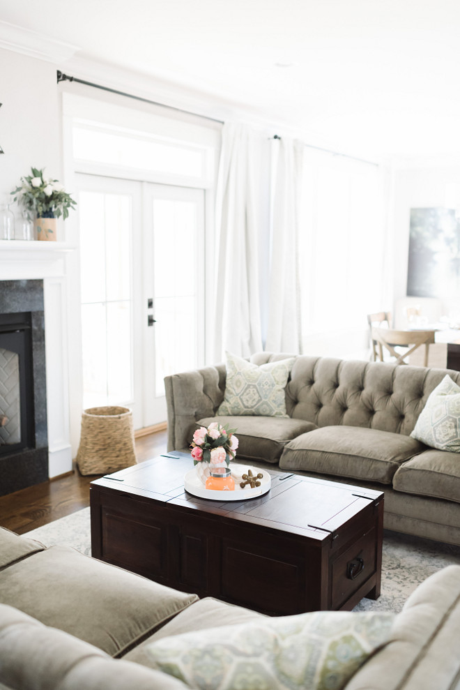 Neutral farmhouse living room, Neutral farmhouse living room coffee table, Neutral farmhouse living room #Neutralfarmhouse #Neutralfarmhouselivingroom Beautiful Homes of Instagram @thegraycottage