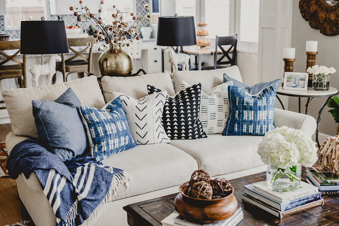 Farmhouse living room pillow ideas, Mudcloth Farmhouse living room pillows. Mudcloth Farmhouse living room pillow ideas #mudcloth #farmhouse #livingroom #pillows Beautiful Homes of Instagram @house.becomes.home