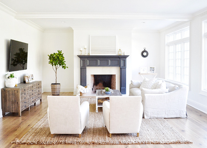 White Living Room with Dark Painted Fireplace Mantel. White Living Room with Dark Painted Fireplace Mantel. White Living Room with Dark Painted Fireplace Mantel #WhiteLivingRoom #DarkPaintedfireplace #FireplaceMantel Beautiful Homes of Instagram @HomeSweetHillcrest