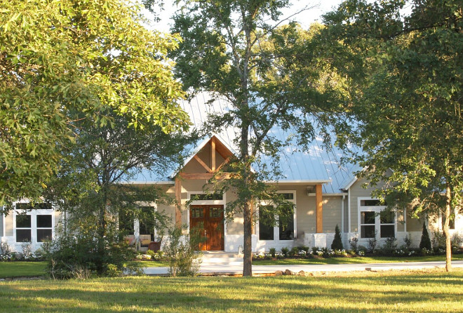 Modern Farmhouse Exterior. Nestled into the Piney Woods of east Texas and sitting on 13 acres, our home is a mixture of rustic chic, industrial, and modern farmhouse. #ModernFarmhouse #Farmhouse Beautiful Homes of Instagram @organizecleandecorate