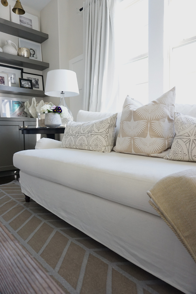 Pillows. Neutral pillows. Sofa newutral pillows #pillows #neutralpillows Beautiful Homes of Instagram @MyHouseOfFour