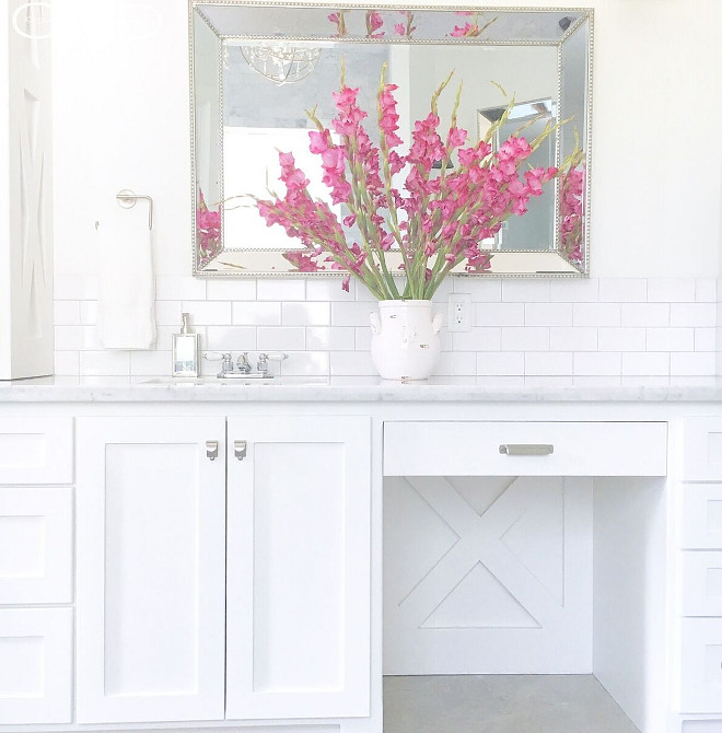 Sherwin Williams Extra White. Crisp White Cabinet Paint Color. This is one of the best crisp, clean white paint color for cabinets and trim Sherwin Williams Extra White #SherwinWilliamsExtraWhite #crispwhite #paintcolor Beautiful Homes of Instagram @organizecleandecorate