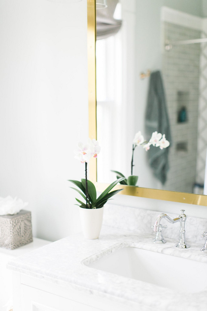 Bathroom Flower. Bathroom Flowers #BathroomFlower #Bathroom Home Bunch Beautiful Homes of Instagram @finding__lovely