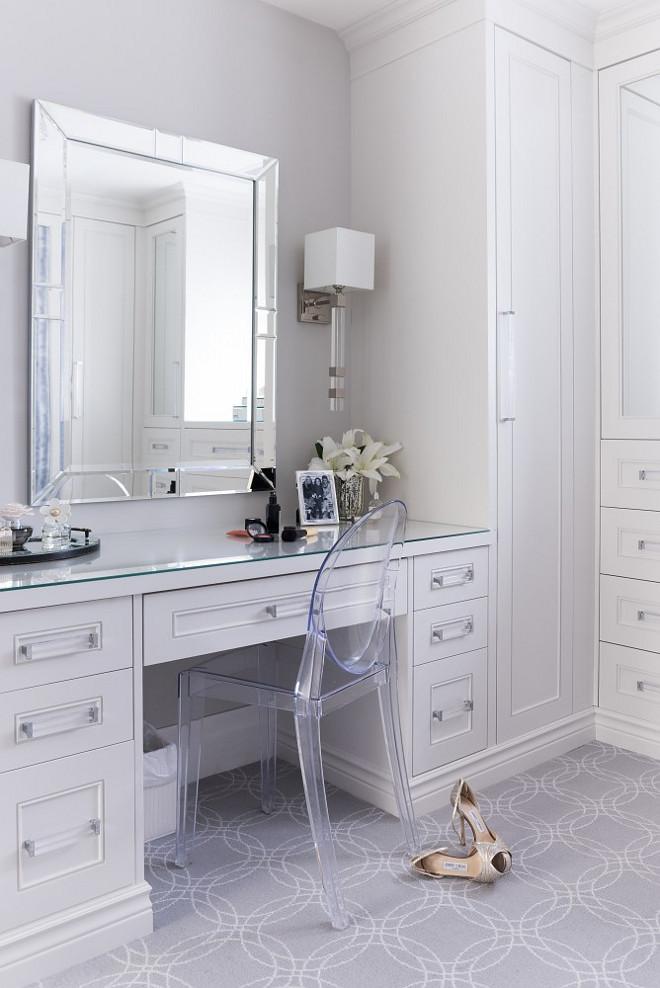Dressing room with lucite hardware. Dressing room with lucite cabinet hardware. Dressing room with lucite hardware ideas #Dressingroom #lucitehardware #lucitepulls #lucitecabinethardware Tara Fingold Interiors